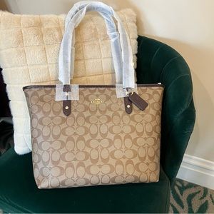 NWT Coach Outlet City Zip Tote Signature Canvas with Leather Trim